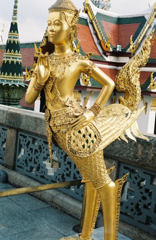 gold statue at grand palace