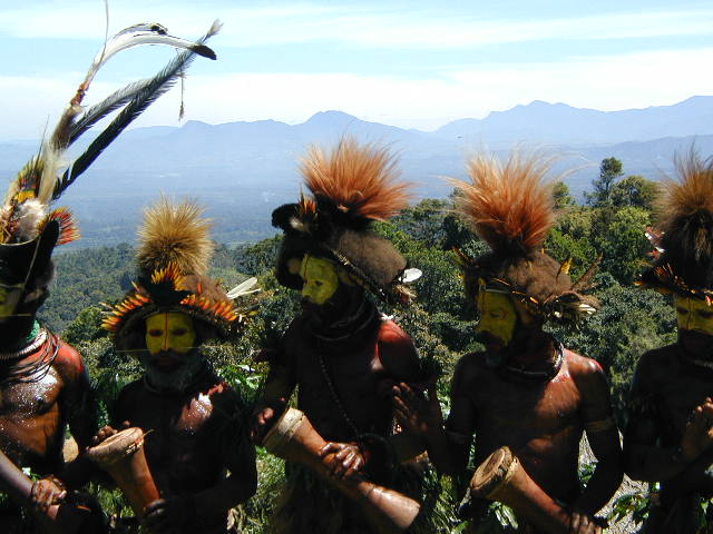 huli sing sing dancers at ambua