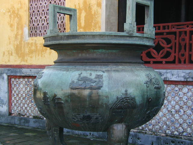dynastic urn in hue citadel