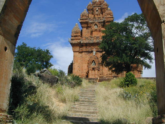 po klong garai cham tower